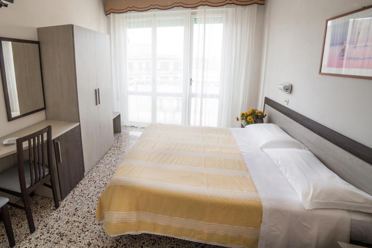 Hotel Europa Gabicce Mare Esterno foto